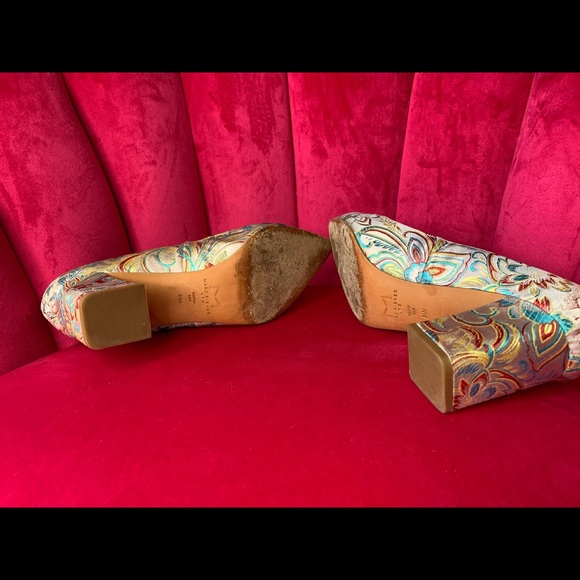 Marc Fisher Pump Floral Block Heel Metallic Sz 8.5 - Picture 4 of 4